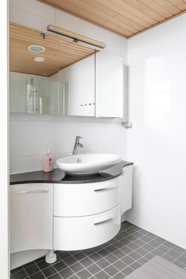 2Ndhomes Cozy 1Br Apartment With Balcony By The Central Station Хельсинки Экстерьер фото